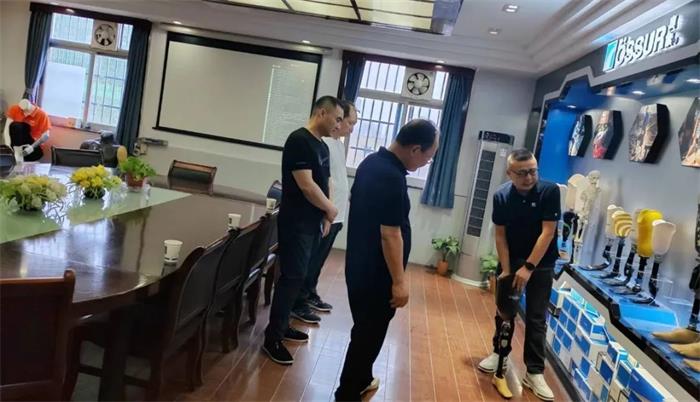 1687773313841401.jpg 湖南省殘聯(lián)領(lǐng)導(dǎo)蒞臨長沙德誠精博參觀指導(dǎo)