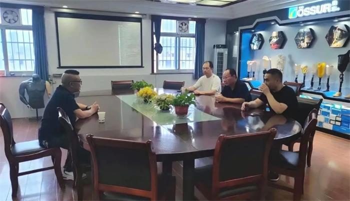 1687773497905032.jpg 湖南省殘聯(lián)領(lǐng)導(dǎo)蒞臨長沙德誠精博參觀指導(dǎo)