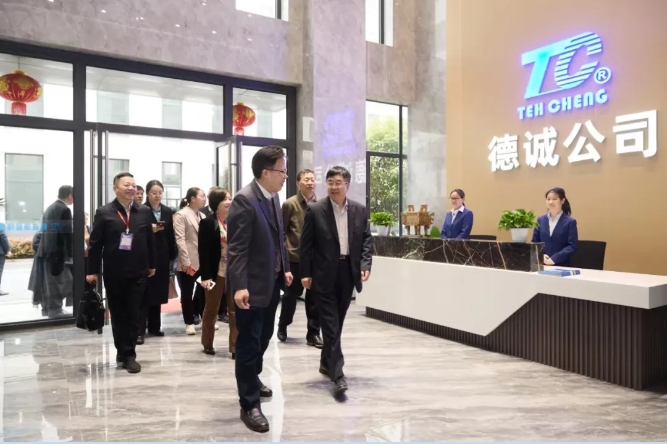 1713521647286322.jpg 民政部社會(huì)事務(wù)司王金華司長(zhǎng)調(diào)研武漢德誠(chéng)公司